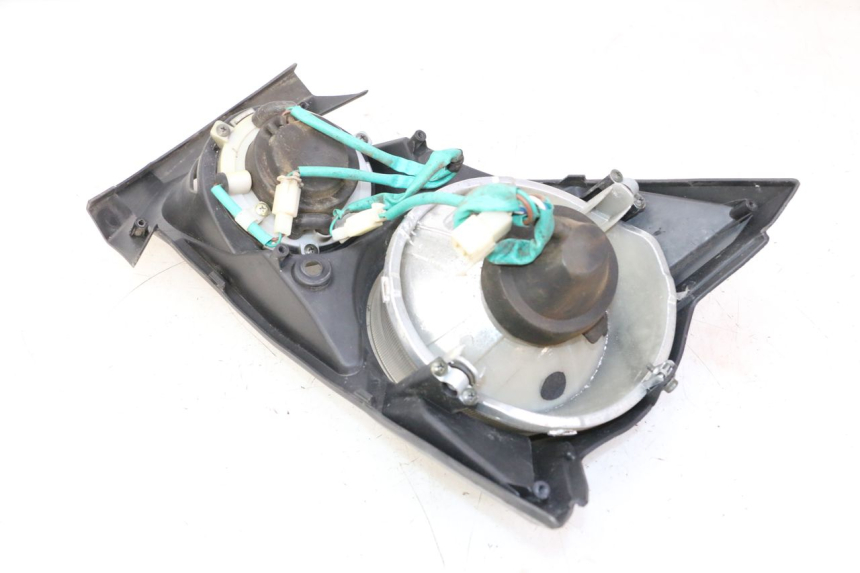 photo de FACCIATA ANTERIORE SUPERIORE SYM CROX 4T 50 (2016 - 2023) - Dettagli dei punti di fissaggio