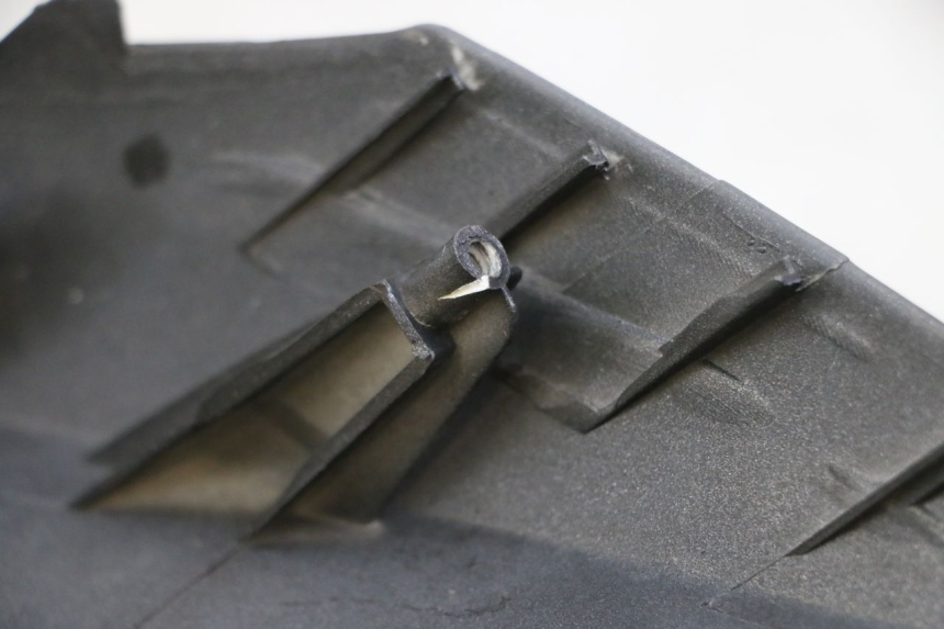 photo de CARENA ANTERIORE SUPERIORE JM MOTORS EVOLIS 4T 50 (2018 - 2022) - Primo piano tecnico