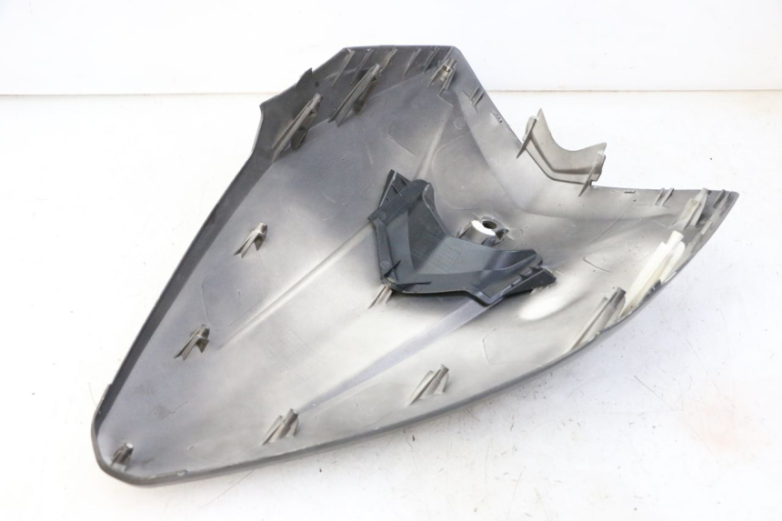 photo de CARENA ANTERIORE SUPERIORE JM MOTORS EVOLIS 4T 50 (2018 - 2022) - Dettagli dei punti di fissaggio