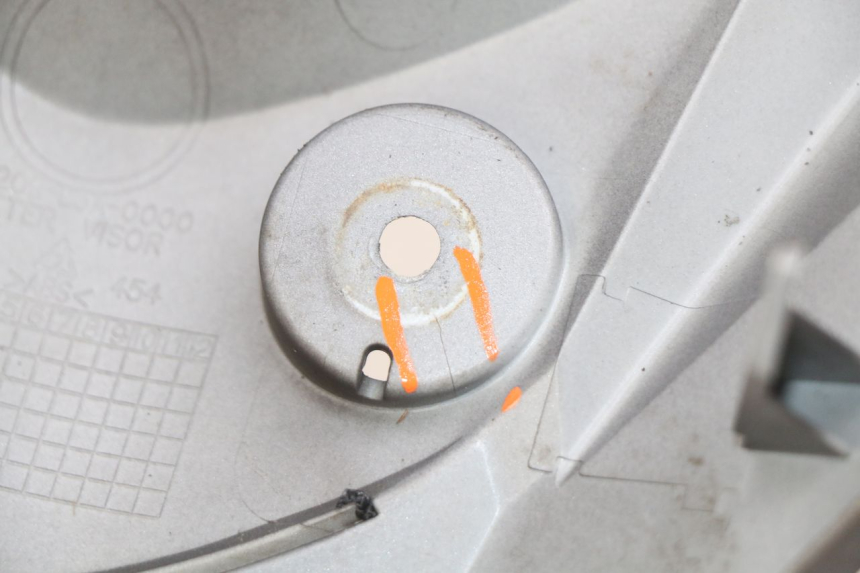 photo de FACCIATA ANTERIORE SUPERIORE SYM GTS EFI 125 (2012 - 2016) - Zoom sullo stato d'uso