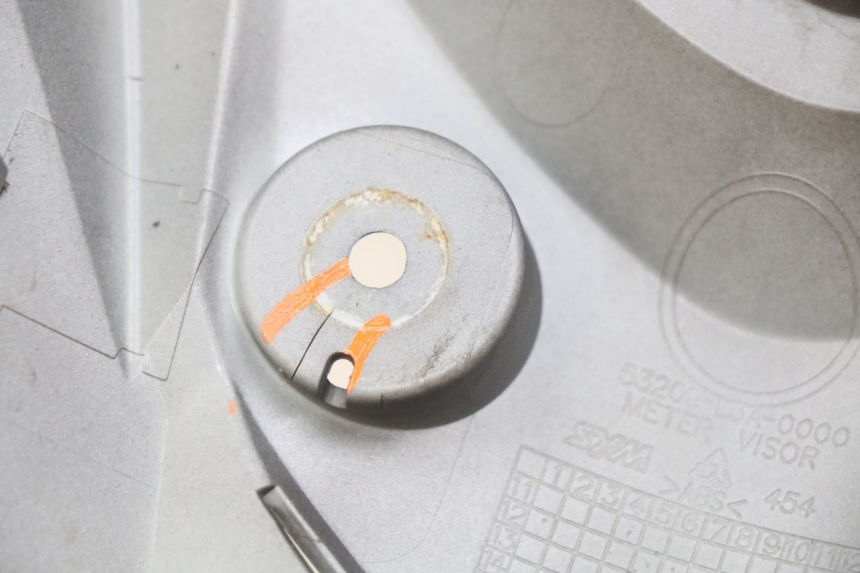 photo de FACCIATA ANTERIORE SUPERIORE SYM GTS EFI 125 (2012 - 2016) - Altra angolazione