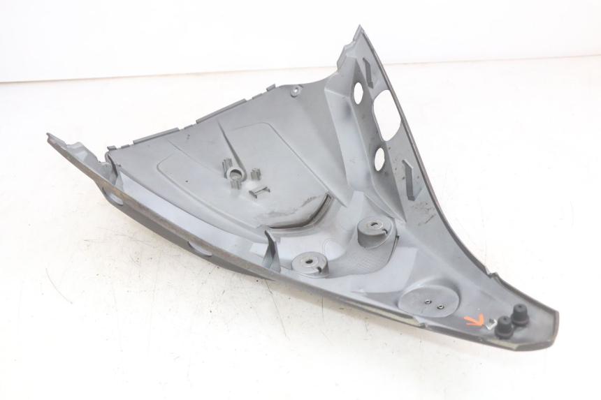 photo de FACCIATA ANTERIORE SUPERIORE SYM GTS EFI 125 (2012 - 2016) - Dettagli dei punti di fissaggio