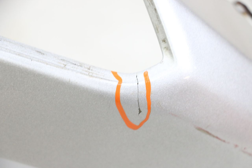 photo de CARENA ANTERIORE SUPERIORE HONDA SCV LEAD 100 (2003 - 2007) - Stato della superficie e materiale