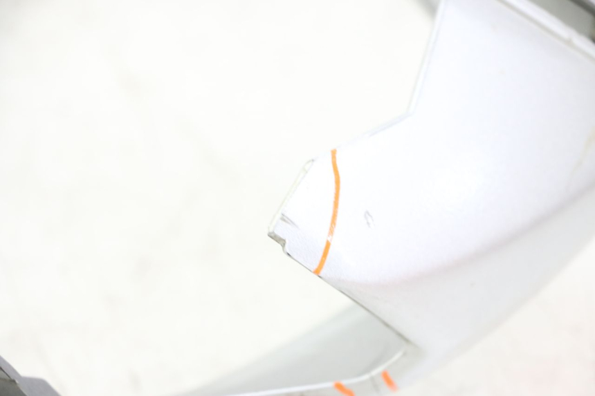 photo de CARENA ANTERIORE SUPERIORE HONDA SCV LEAD 100 (2003 - 2007) - Marcature e riferimenti originali