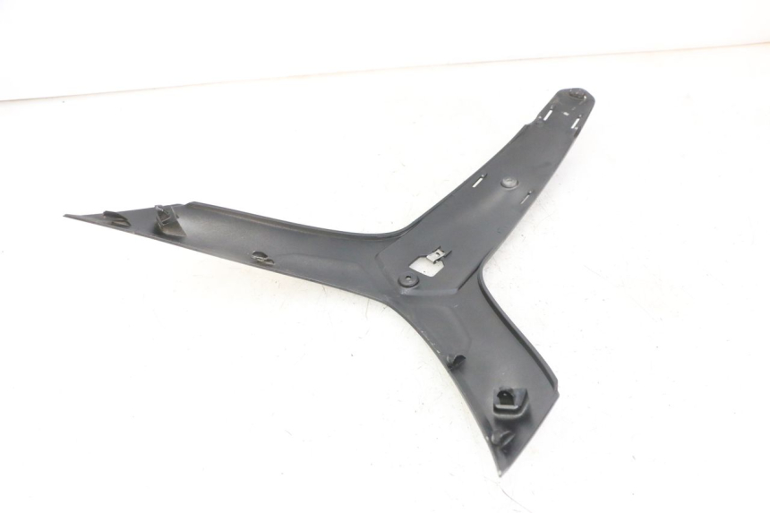 photo de CARENA ANTERIORE SUPERIORE PIAGGIO IE MP3 YOURBAN 300 (2011 - 2016) - Zoom sullo stato d'uso