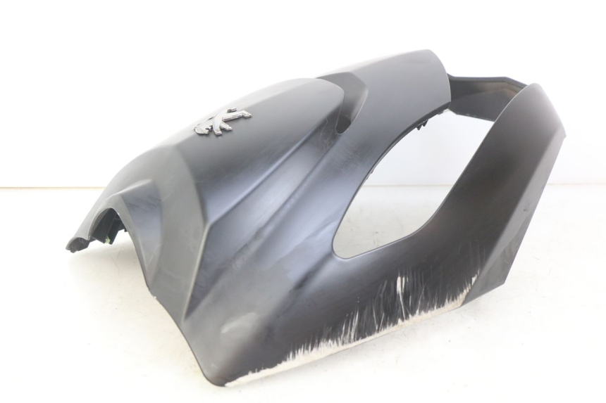 photo de CARENA ANTERIORE SUPERIORE PEUGEOT KISBEE 2T 50 (2018 - 2022) - Caratteristiche distintive