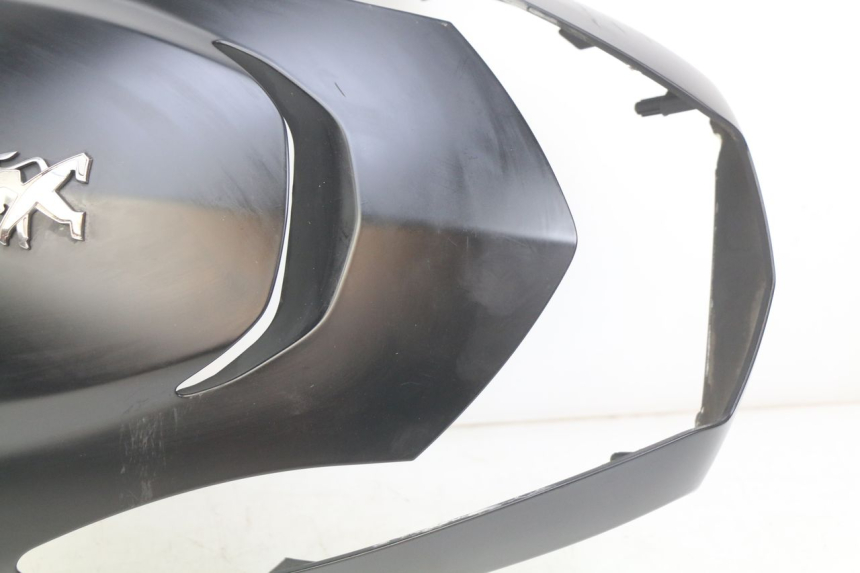 photo de CARENA ANTERIORE SUPERIORE PEUGEOT KISBEE 2T 50 (2018 - 2022) - Primo piano ad alta risoluzione