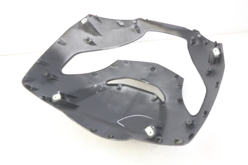 photo de CARENA ANTERIORE SUPERIORE PEUGEOT KISBEE 2T 50 (2018 - 2022) - Primo piano tecnico