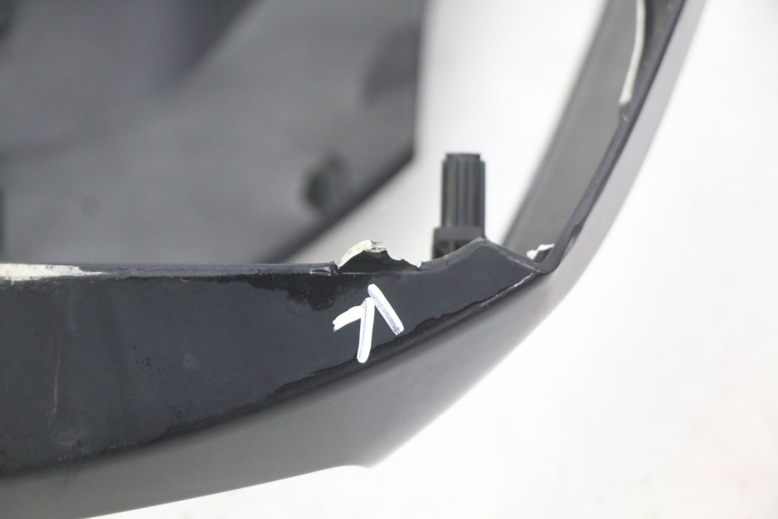 photo de CARENA ANTERIORE SUPERIORE PEUGEOT KISBEE 2T 50 (2018 - 2022) - Dettagli dei punti di fissaggio