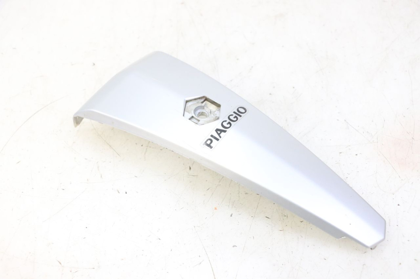 photo de CARENA ANTERIORE SUPERIORE PIAGGIO LIBERTY 125 (1998 - 2008) - Stato della superficie e materiale