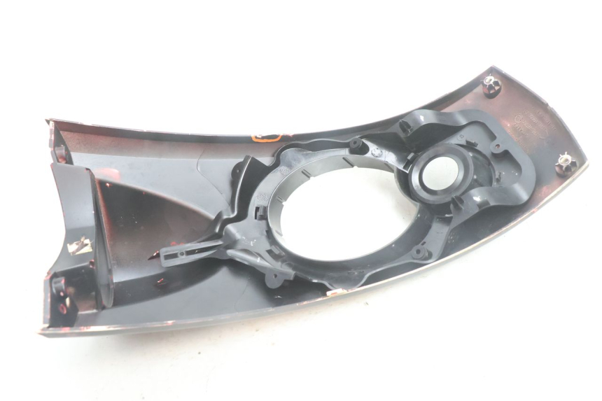 photo de CARENA ANTERIORE SUPERIORE PEUGEOT LUDIX BLASTER 50 (2006 - 2014) - Dettagli dei punti di fissaggio