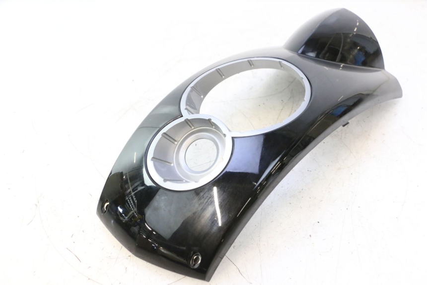 photo de CARENA ANTERIORE SUPERIORE PEUGEOT LUDIX ONE 50 (2004 - 2013) - Caratteristiche distintive