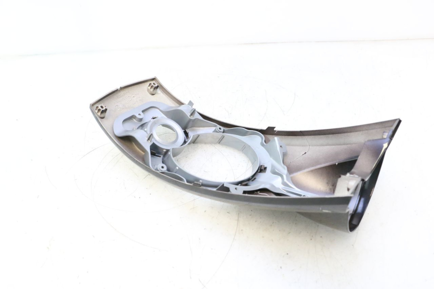 photo de CARENA ANTERIORE SUPERIORE PEUGEOT LUDIX ONE 50 (2004 - 2013) - Primo piano tecnico