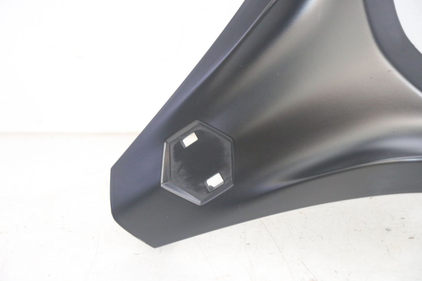 photo de CARENA ANTERIORE SUPERIORE PIAGGIO MP3 HPE 300 (2019 - 2026) - Dettagli dei punti di fissaggio