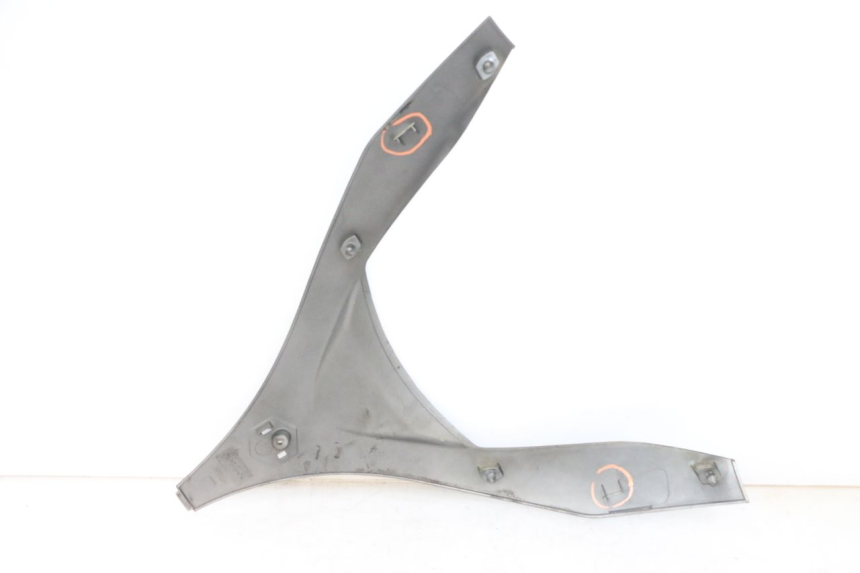 photo de FACCIATA ANTERIORE SUPERIORE PIAGGIO MP3 LT 400 (2007 - 2012) - Dettagli dei punti di fissaggio