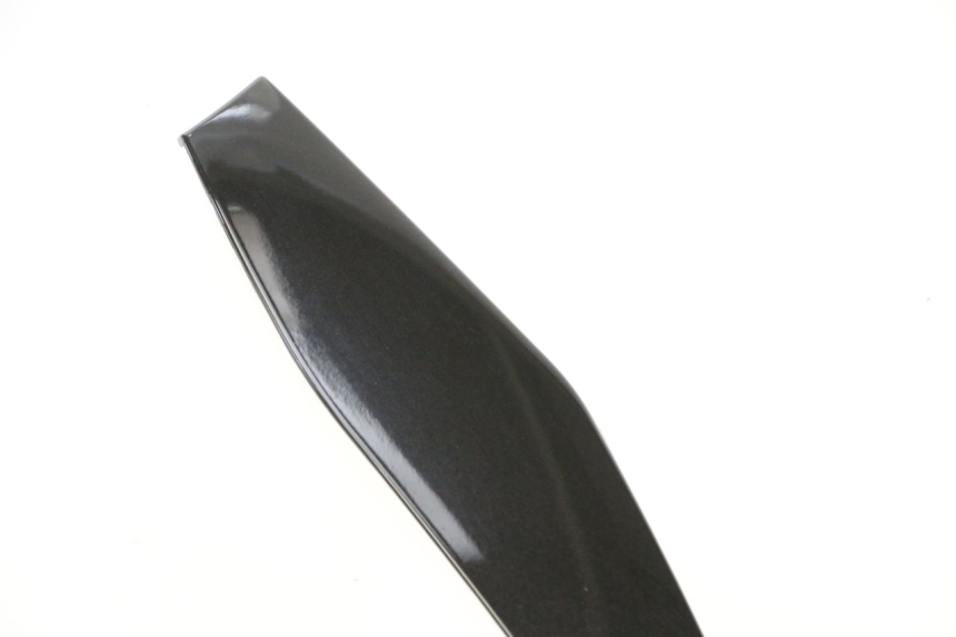 photo de CARENA ANTERIORE SUPERIORE PIAGGIO MP3 LT 300 (2010 - 2016) - Caratteristiche distintive