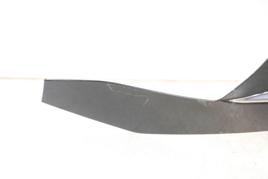 photo de CARENA ANTERIORE SUPERIORE PIAGGIO MP3 LT 300 (2010 - 2016) - Marcature e riferimenti originali