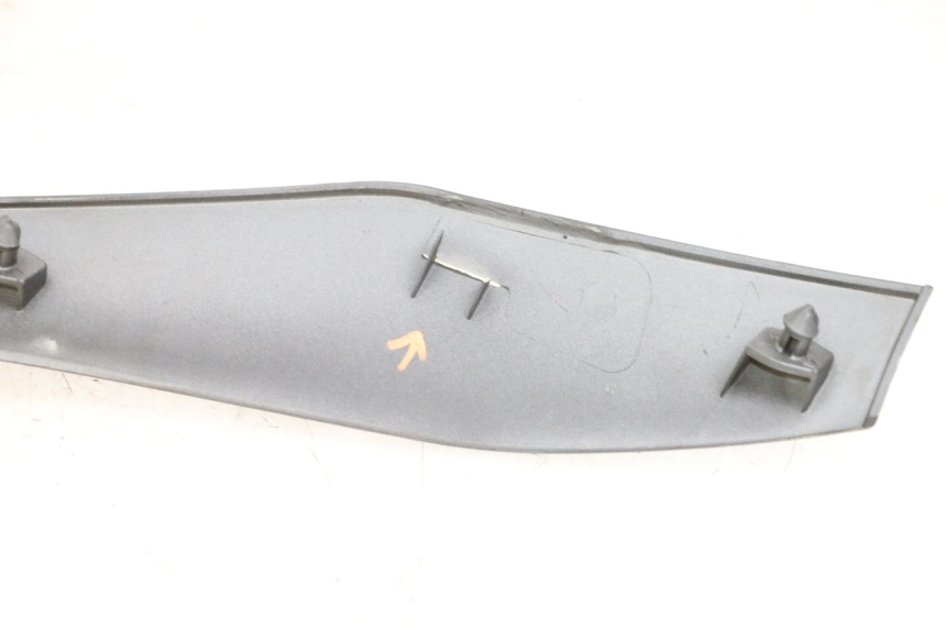 photo de FACCIATA ANTERIORE SUPERIORE PIAGGIO MP3 500 (2011 - 2015) - Zoom sullo stato d'uso