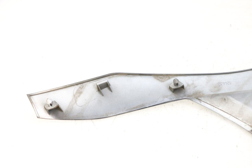 photo de FACCIATA ANTERIORE SUPERIORE PIAGGIO MP3 125 (2006 - 2014) - Altra angolazione