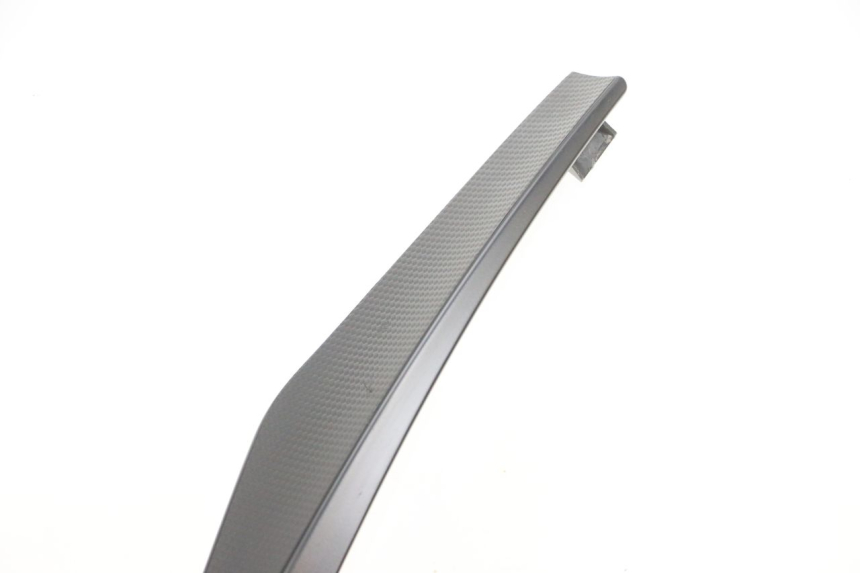 photo de CARENA ANTERIORE SUPERIORE PIAGGIO MP3 500 (2016 - 2018) - Primo piano ad alta risoluzione