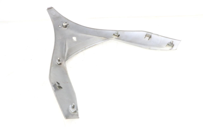 photo de CARENA ANTERIORE SUPERIORE PIAGGIO MP3 RL 250 (2006 - 2010) - Zoom sullo stato d'uso