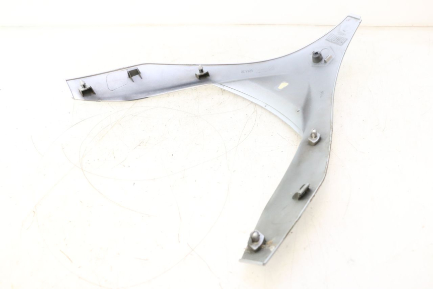 photo de FACCIATA ANTERIORE SUPERIORE PIAGGIO MP3 125 (2006 - 2014) - Dettaglio del componente