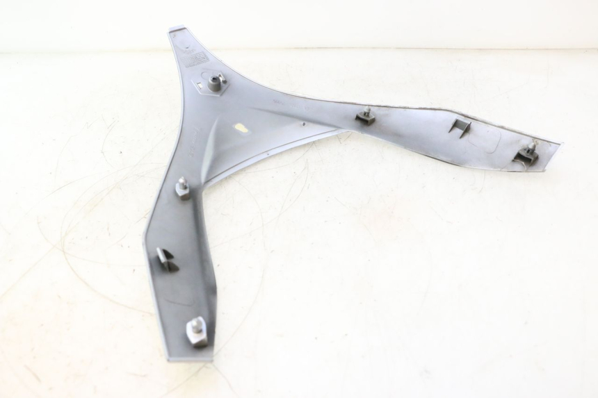 photo de FACCIATA ANTERIORE SUPERIORE PIAGGIO MP3 125 (2006 - 2014) - Zoom sullo stato d'uso