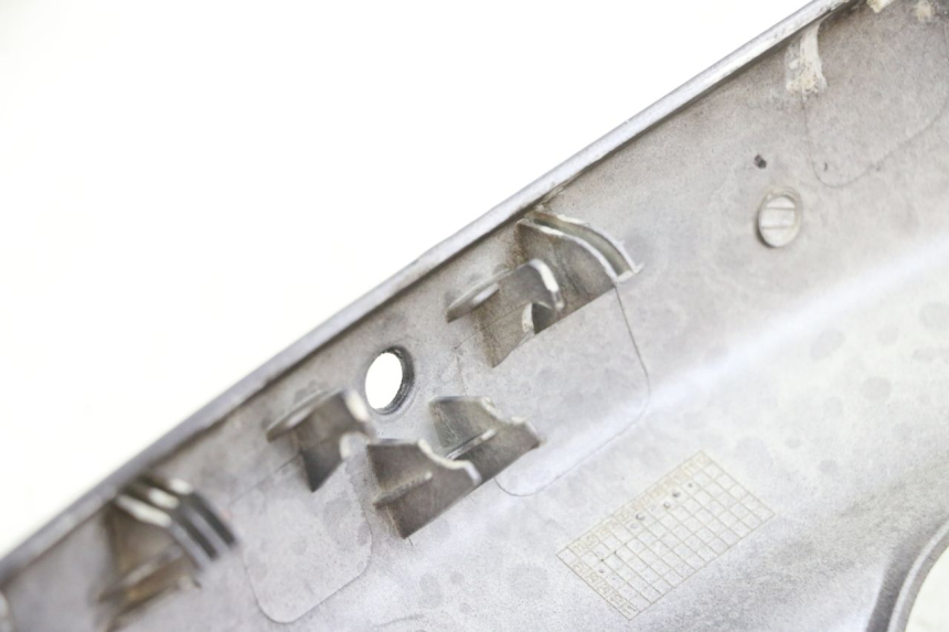 photo de CARENA ANTERIORE SUPERIORE YAMAHA NEO'S NEOS 2T 50 (2007 - 2017) - Dettagli dei punti di fissaggio