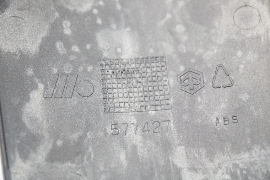 photo de FACE ANTERIORE SUPERIORE PIAGGIO VESPA GRANTURISMO 125 (2003 - 2007) - Dettagli dei punti di fissaggio