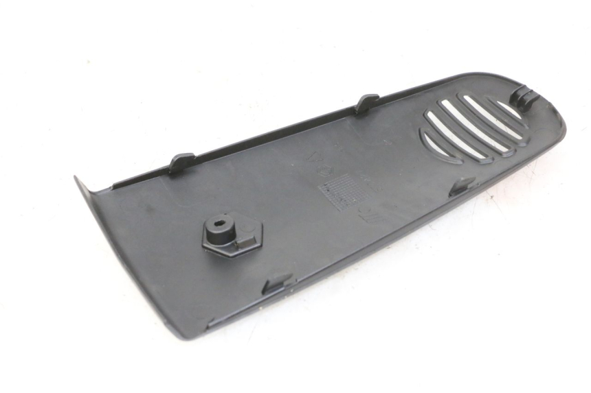 photo de CARENA ANTERIORE SUPERIORE PIAGGIO VESPA GRANTURISMO 200 (2004 - 2005) - Zoom sullo stato d'uso