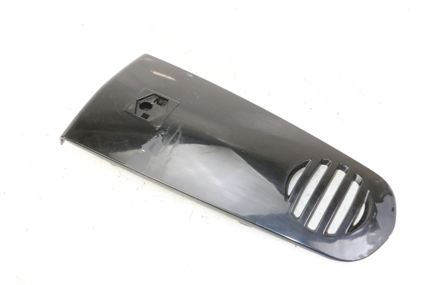 photo de CARENA ANTERIORE SUPERIORE PIAGGIO VESPA GRANTURISMO 200 (2004 - 2005) - Dettagli dei punti di fissaggio