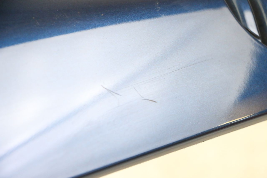 photo de CARENA ANTERIORE SUPERIORE PIAGGIO VESPA LX 150 (2005 - 2013) - Zoom sullo stato d'uso