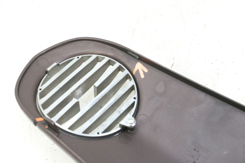 photo de CARENA ANTERIORE SUPERIORE PIAGGIO VESPA LX IE 125 (2010 - 2012) - Zoom sullo stato d'uso