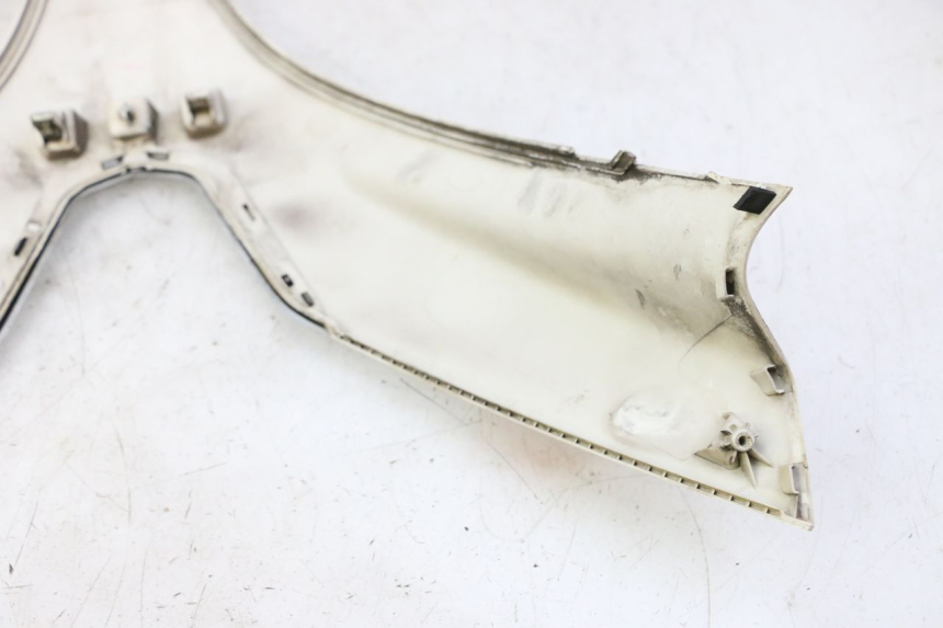 photo de FACCIATA ANTERIORE SUPERIORE PEUGEOT SATELIS 125 (2010 - 2012) - Altra angolazione