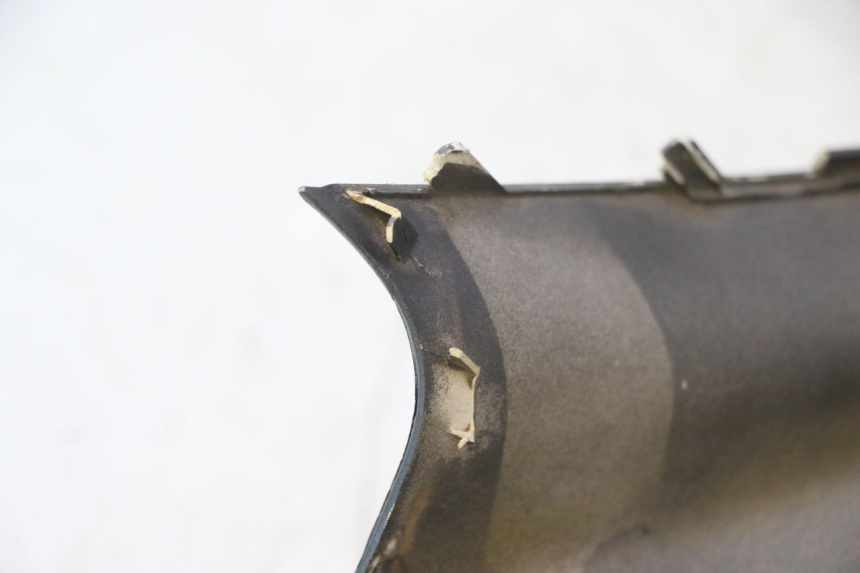 photo de CARENA ANTERIORE SUPERIORE PEUGEOT SATELIS 125 (2013 - 2018) - Caratteristiche distintive