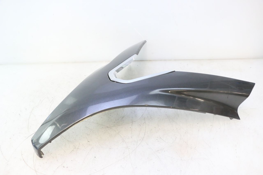 photo de CARENA ANTERIORE SUPERIORE PEUGEOT SATELIS 125 (2013 - 2018) - Dettaglio del componente