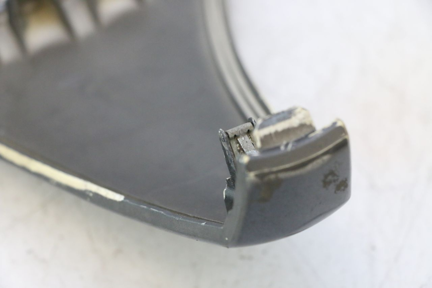 photo de CARENA ANTERIORE SUPERIORE PEUGEOT SATELIS 125 (2013 - 2018) - Primo piano tecnico