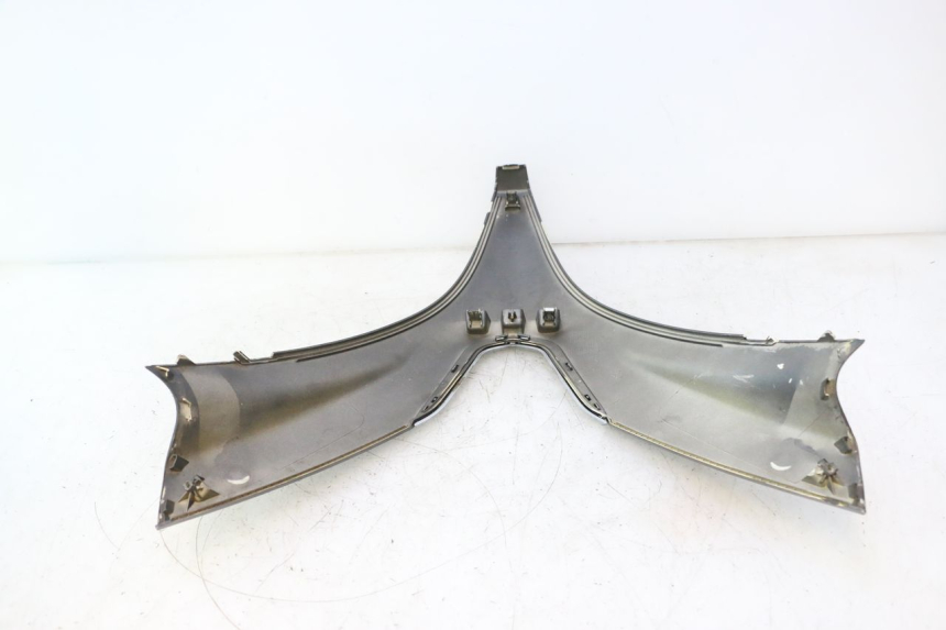 photo de CARENA ANTERIORE SUPERIORE PEUGEOT SATELIS 125 (2013 - 2018) - Stato della superficie e materiale