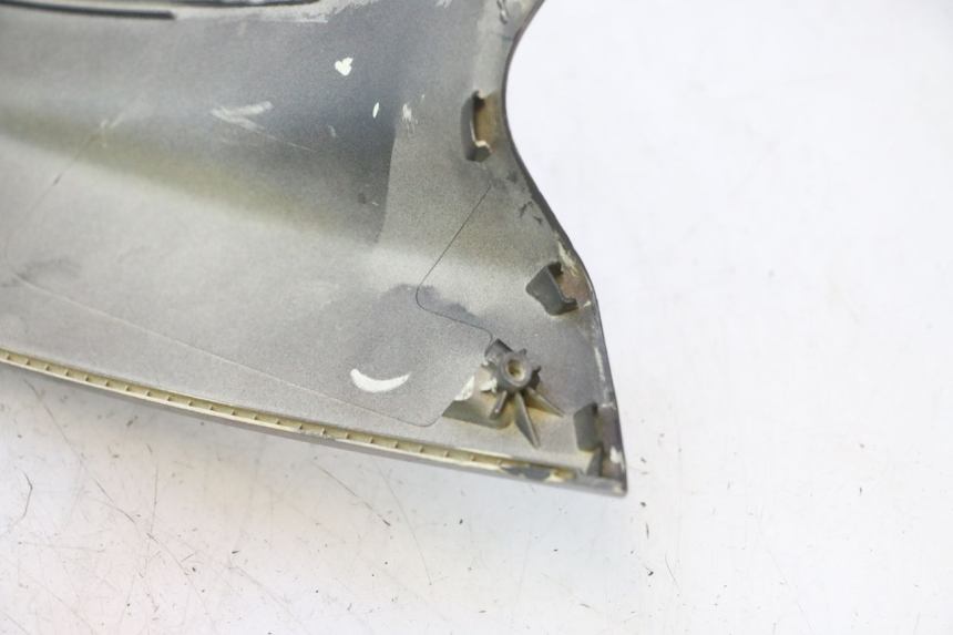 photo de CARENA ANTERIORE SUPERIORE PEUGEOT SATELIS 125 (2013 - 2018) - Marcature e riferimenti originali