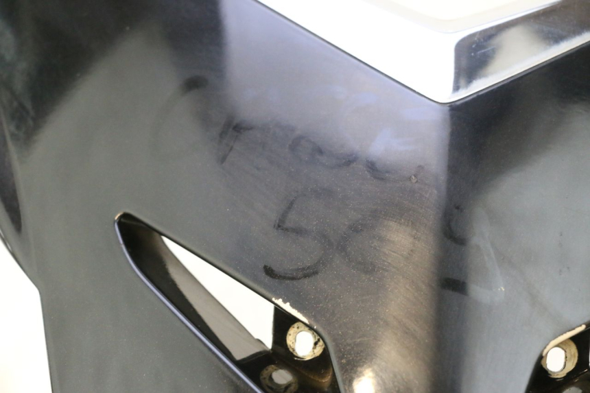 photo de CARENA ANTERIORE SUPERIORE PEUGEOT SATELIS 125 (2006 - 2009) - Focus sulla struttura