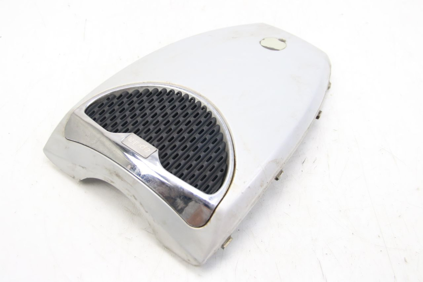 photo de FACCIATA ANTERIORE SUPERIORE APRILIA SCARABEO 4T 50 (2009 - 2017) - Zoom sullo stato d'uso