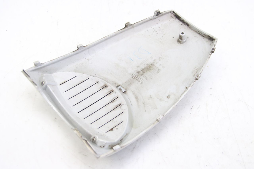 photo de FACCIATA ANTERIORE SUPERIORE APRILIA SCARABEO 4T 50 (2009 - 2017) - Dettagli dei punti di fissaggio