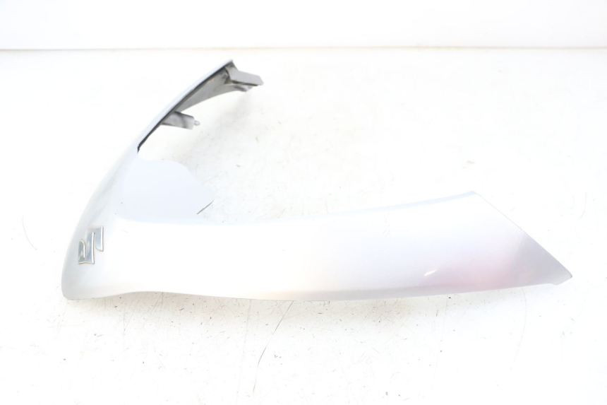 photo de CARENA ANTERIORE SUPERIORE SUZUKI BURGMAN 125 (2007 - 2014) - Dettagli dei punti di fissaggio