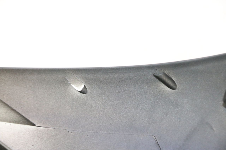 photo de CARENA ANTERIORE SUPERIORE PEUGEOT TKR TREKKER FURIOUS 50 (2005 - 2014) - Dettaglio del componente