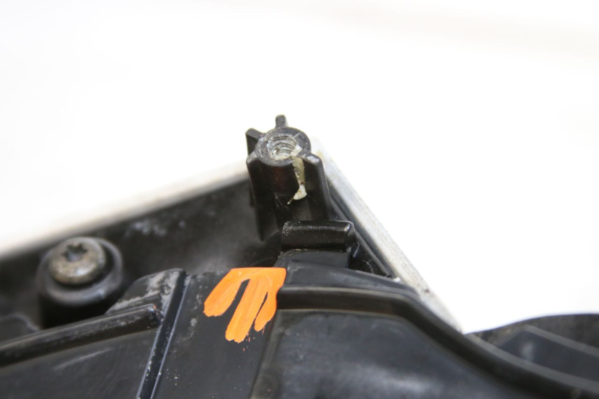 photo de FACCIATA ANTERIORE SUPERIORE PEUGEOT VIVACITY 125 (2010 - 2017) - Zoom sullo stato d'uso