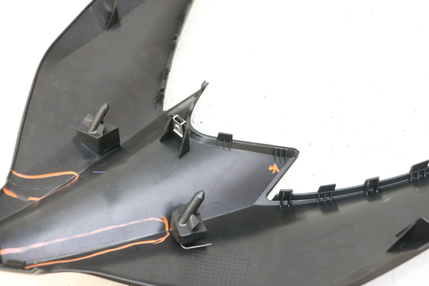 photo de CARENA ANTERIORE SUPERIORE YAMAHA XMAX X-MAX 125 (2021 - 2025) - Primo piano tecnico