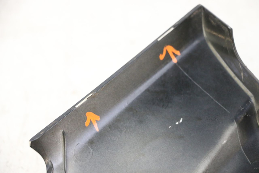 photo de CARENA ANTERIORE SUPERIORE YAMAHA X-MAX XMAX 250 (2006 - 2009) - Zoom sullo stato d'uso