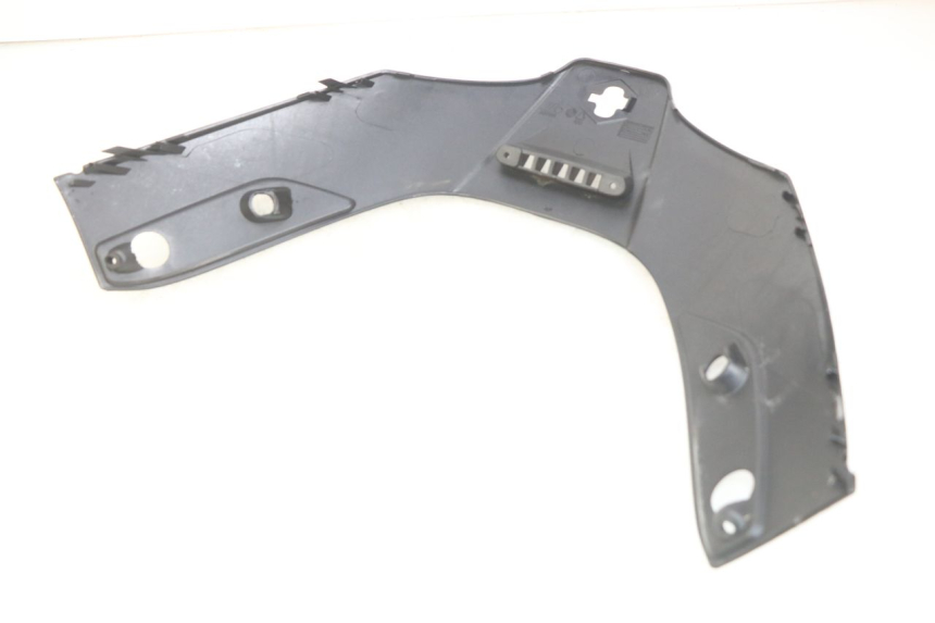 photo de FACCIATA ANTERIORE SUPERIORE PIAGGIO X8 125 (2004 - 2007) - Primo piano tecnico