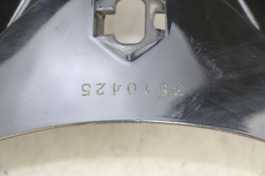 photo de FACCIATA ANTERIORE SUPERIORE PIAGGIO X9 EVOLUTION 125 (2003 - 2007) - Zoom sullo stato d'uso