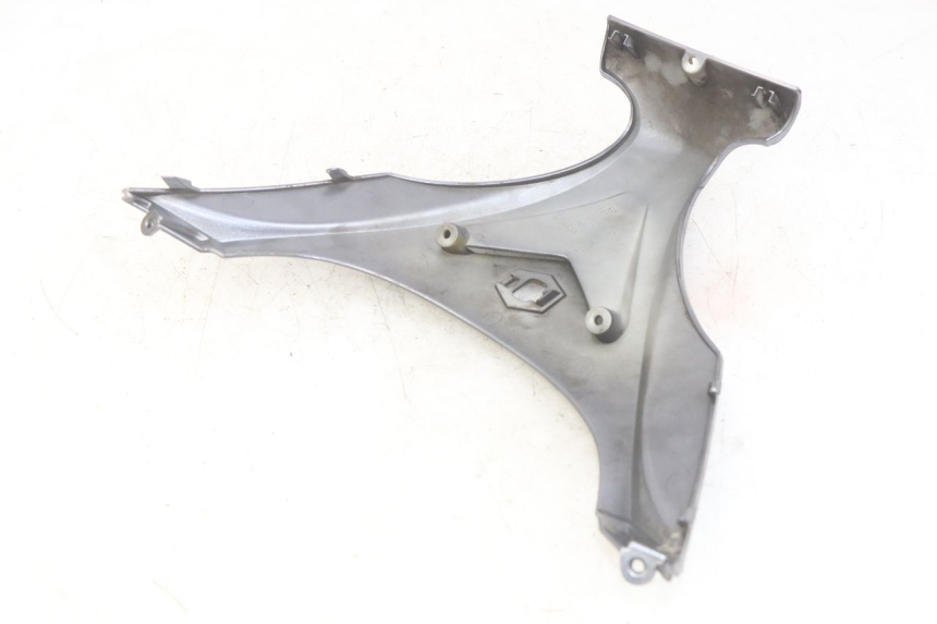 photo de FACCIATA ANTERIORE SUPERIORE PIAGGIO X9 EVOLUTION 250 (2003 - 2007) - Zoom sullo stato d'uso